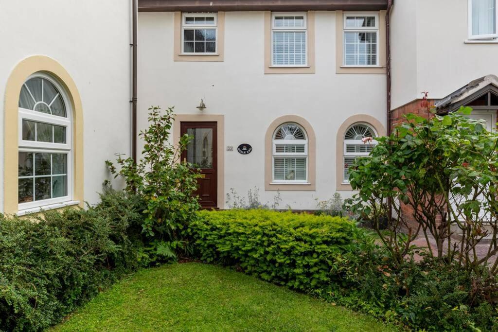 A Cheerful Three Bedroom House In Leafy Lytham Lytham St Annes Exterior foto