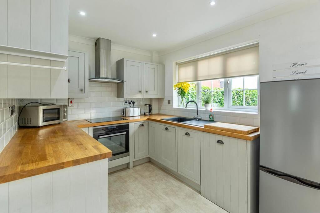A Cheerful Three Bedroom House In Leafy Lytham Lytham St Annes Exterior foto